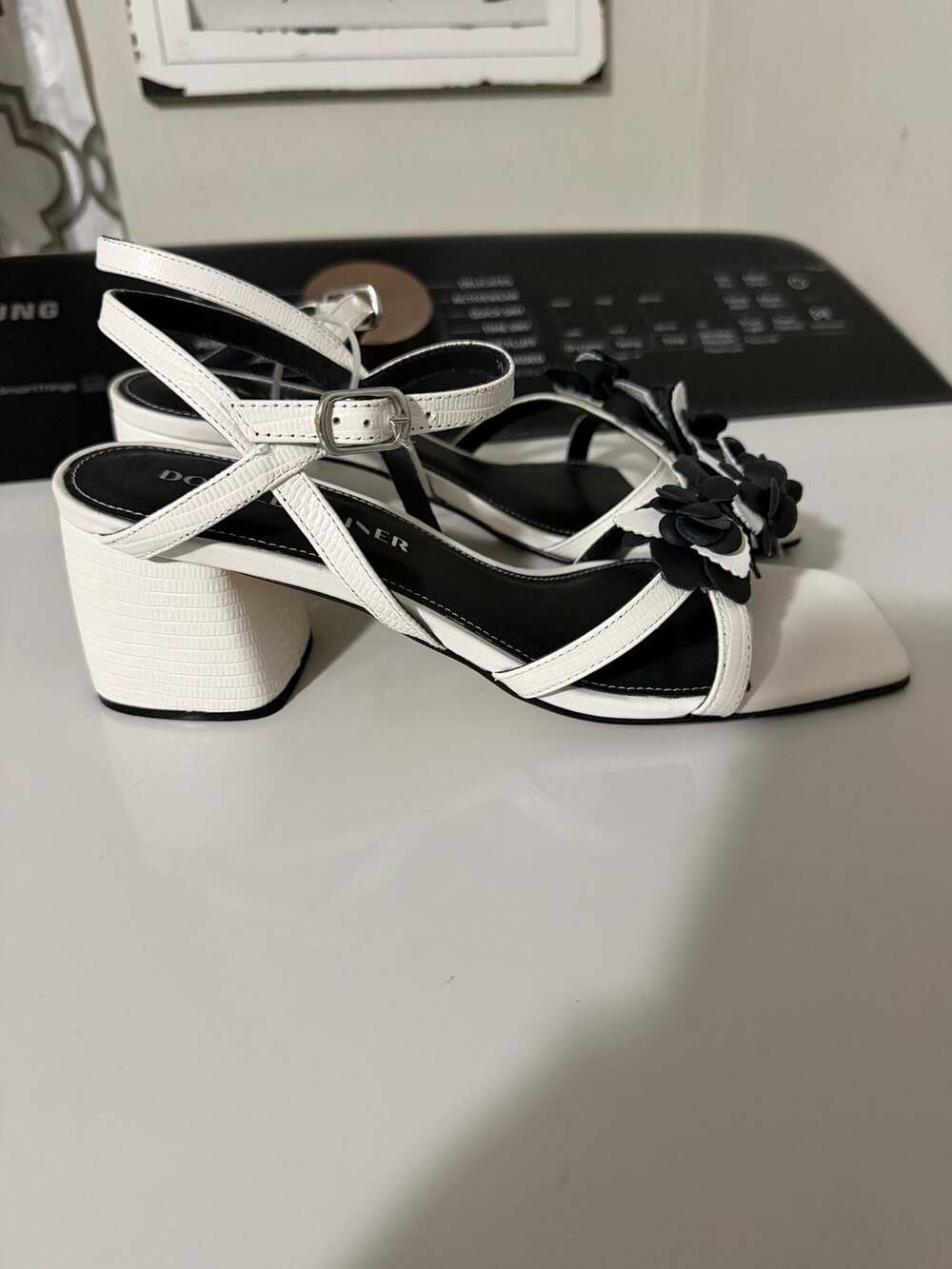 Donald Pliner Women's Pira Strappy Lizard Print Sandal size 7